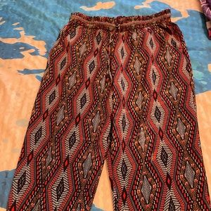 Flowy patterened pants size M